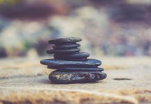 Masaż gorącymi kamieniami